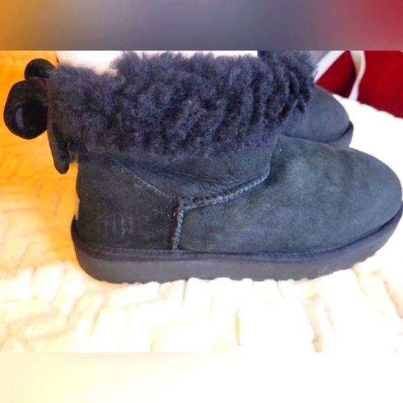 UGG Shoes - UGG Women's Mini Bailey Bow II Boot Sheepskin Classic Boots in Black, Sz8